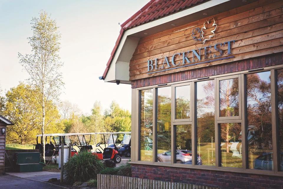 Blacknest Golf And Country Club Alton  Bagian luar foto